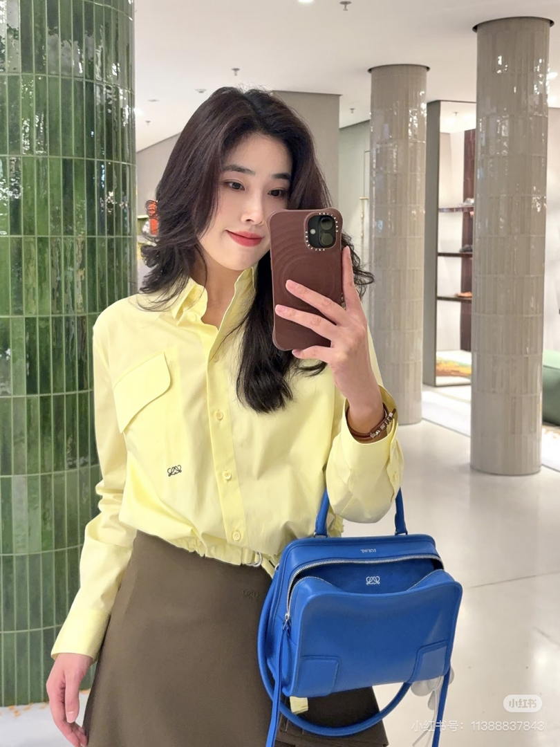 Loewe A039AS0X01 Small Amazona 180 bag in soft calfskin Blue