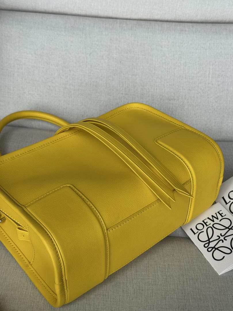 Loewe A039AS0X01 Small Amazona 180 bag in soft calfskin Yellow