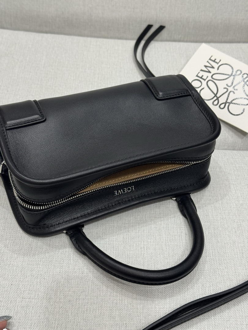 Loewe A039AS4X12  Mini Amazona 180 bag in soft calfskin Black