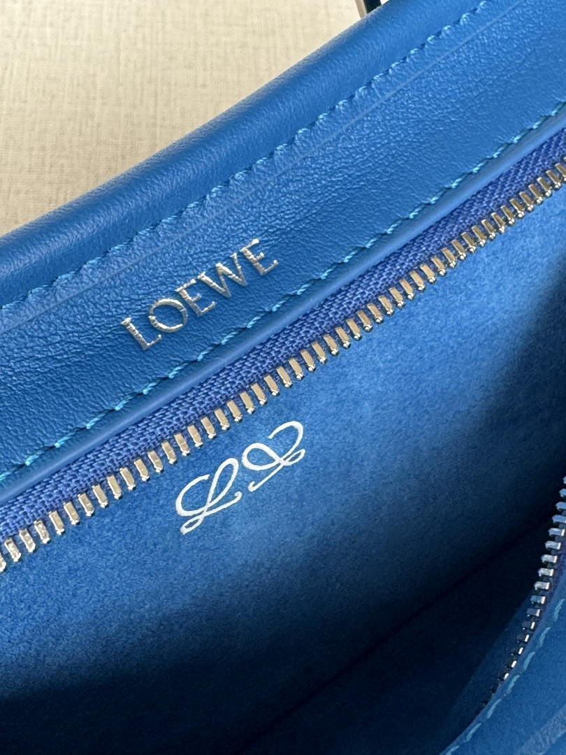 Loewe A039AS4X12  Mini Amazona 180 bag in soft calfskin Blue