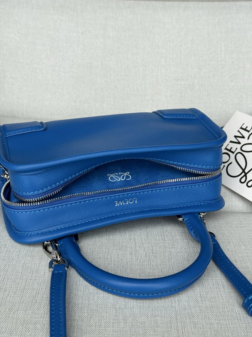 Loewe A039AS4X12  Mini Amazona 180 bag in soft calfskin Blue