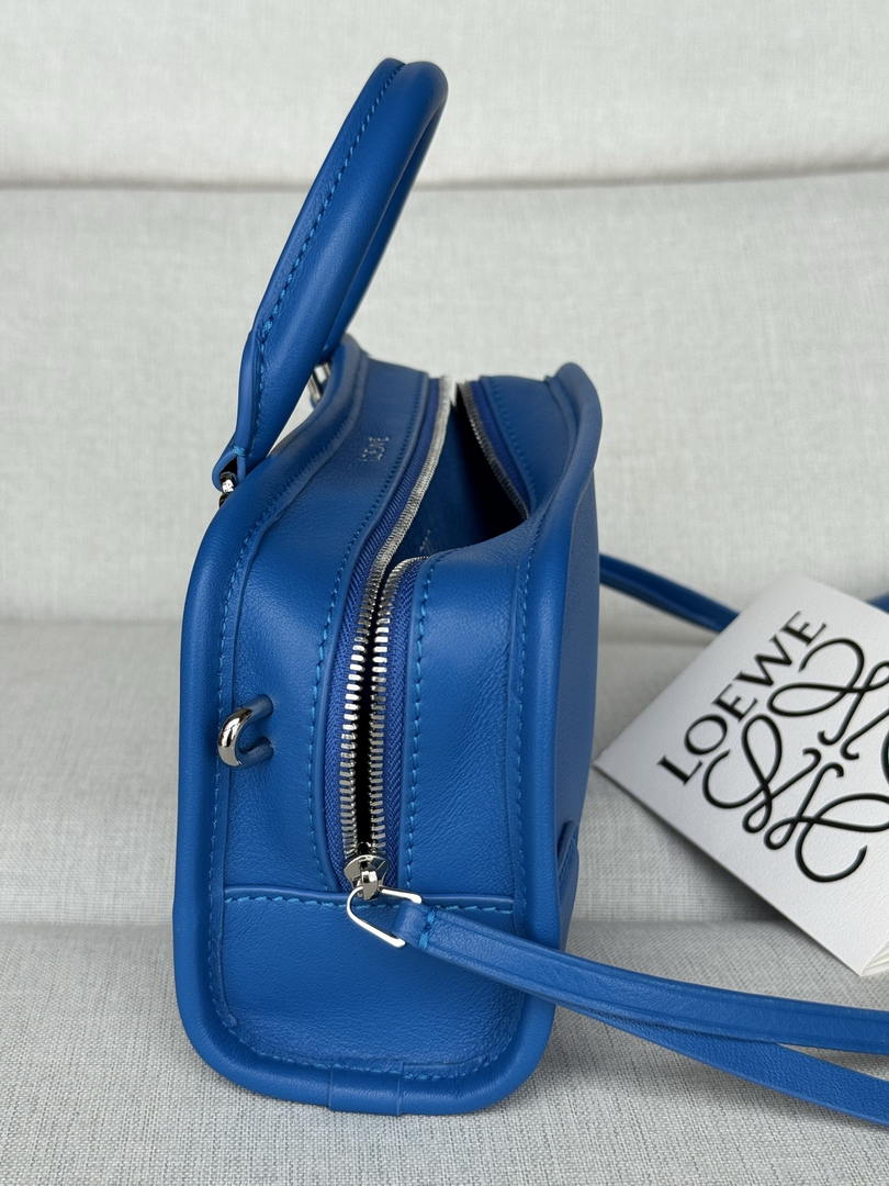 Loewe A039AS4X12  Mini Amazona 180 bag in soft calfskin Blue