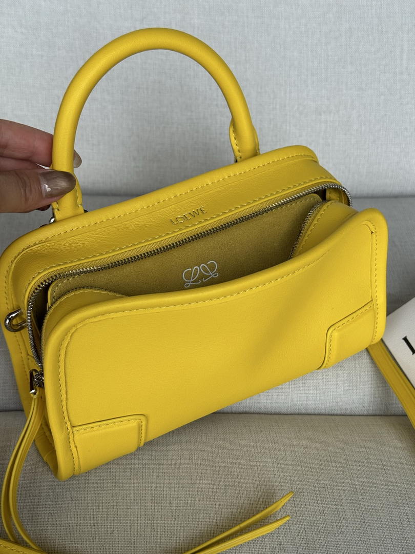 Loewe A039AS4X12  Mini Amazona 180 bag in soft calfskin Yellow