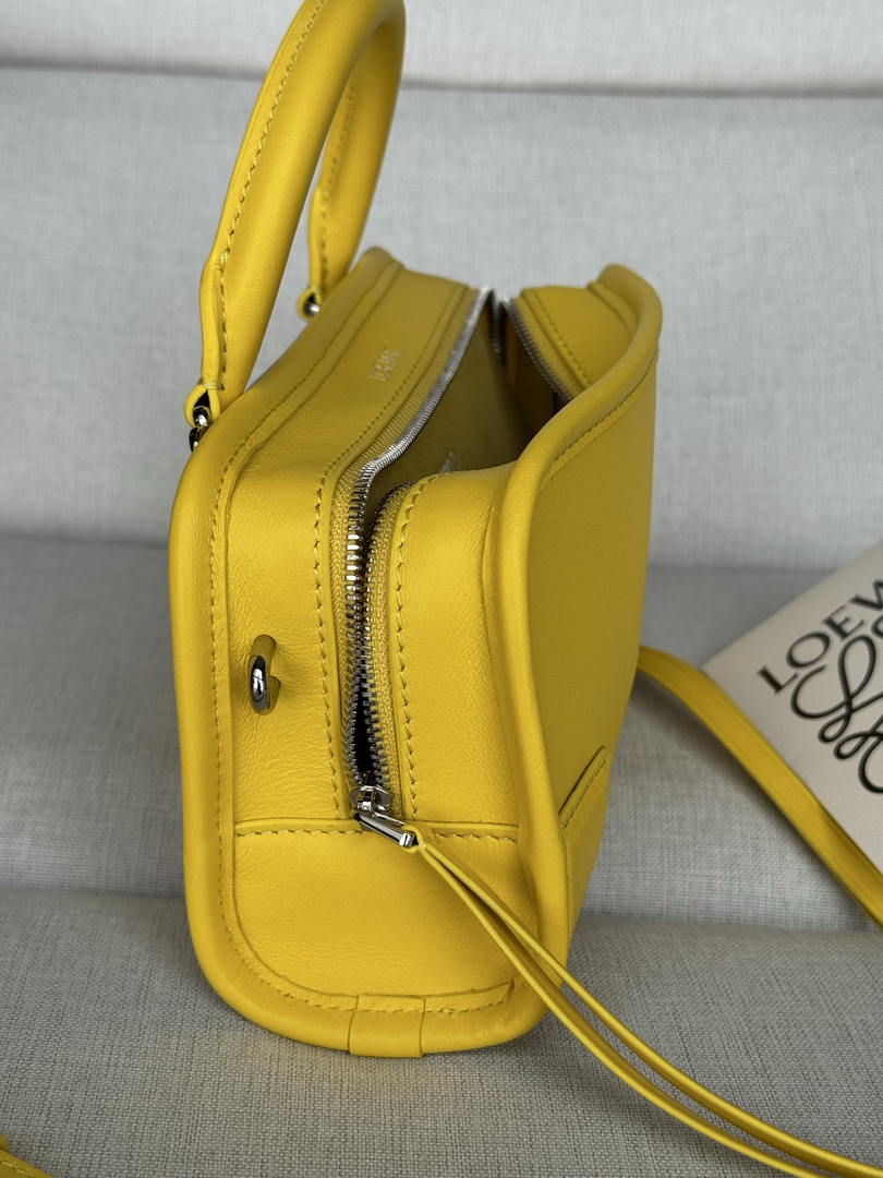 Loewe A039AS4X12  Mini Amazona 180 bag in soft calfskin Yellow