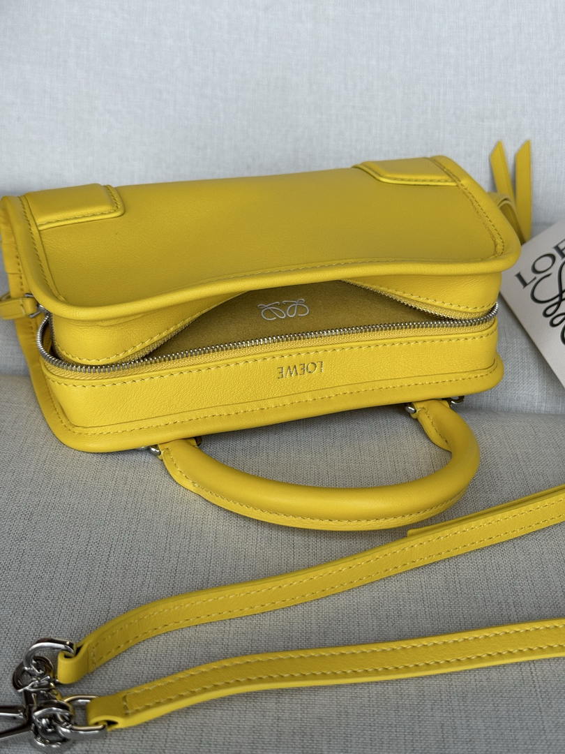 Loewe A039AS4X12  Mini Amazona 180 bag in soft calfskin Yellow