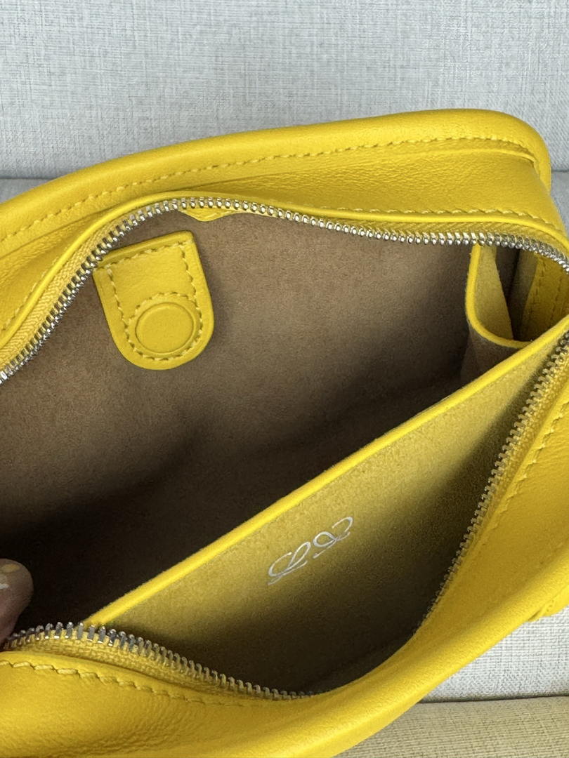Loewe A039AS4X12  Mini Amazona 180 bag in soft calfskin Yellow