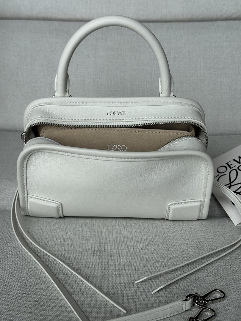 Loewe A039AS4X12  Mini Amazona 180 bag in soft calfskin White