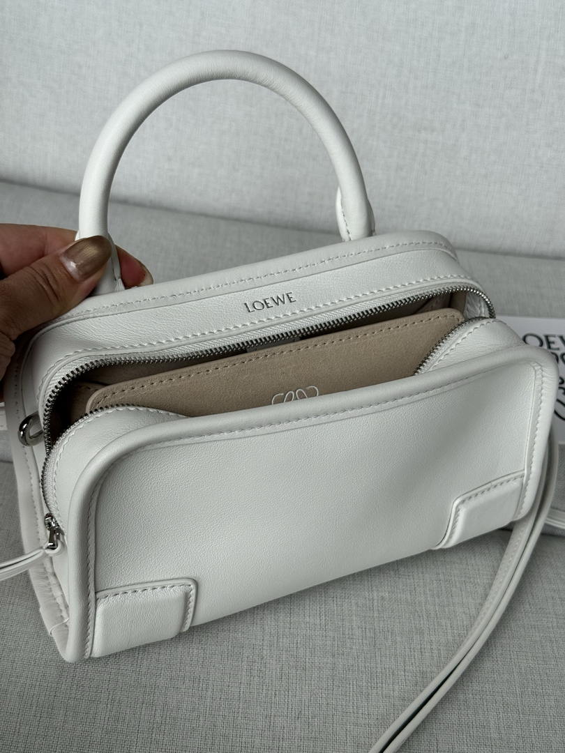 Loewe A039AS4X12  Mini Amazona 180 bag in soft calfskin White