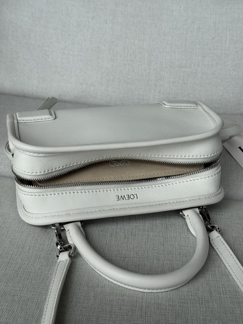 Loewe A039AS4X12  Mini Amazona 180 bag in soft calfskin White