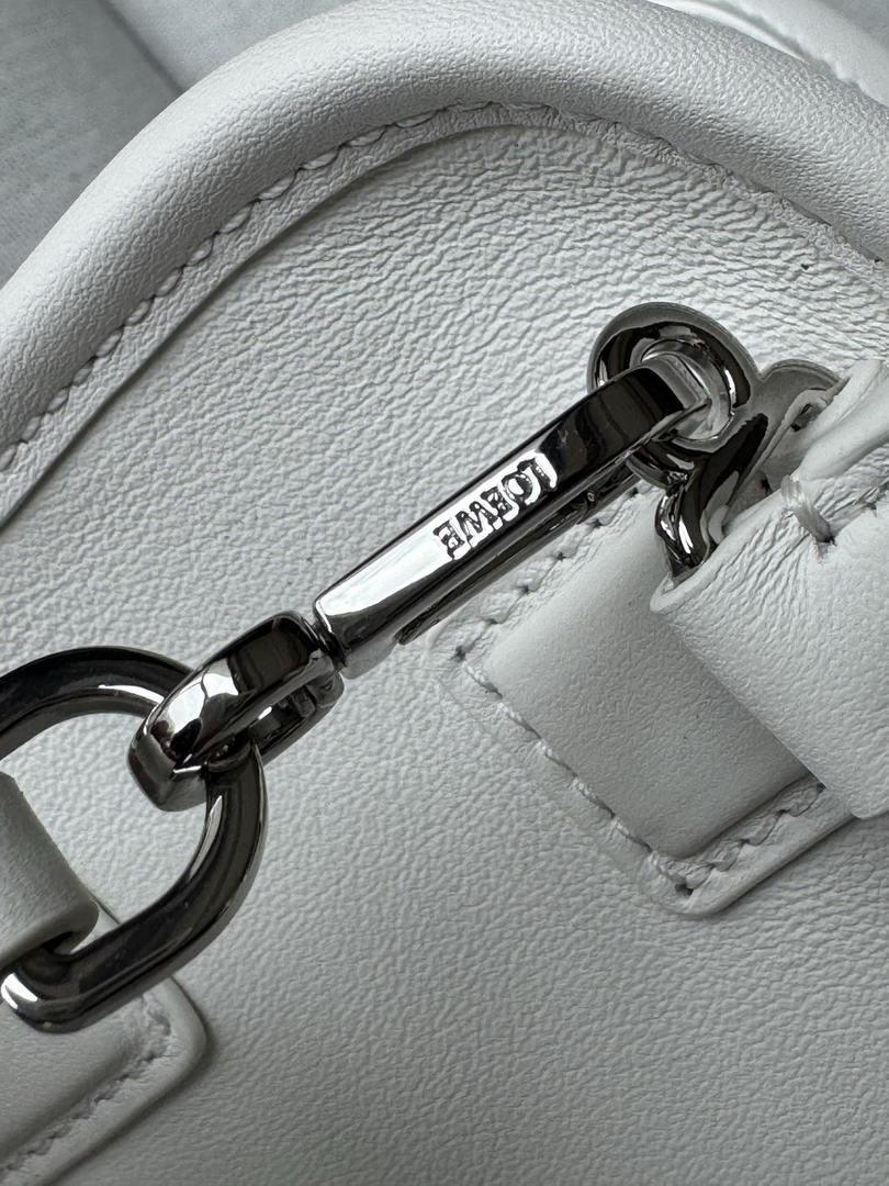 Loewe A039AS4X12  Mini Amazona 180 bag in soft calfskin White