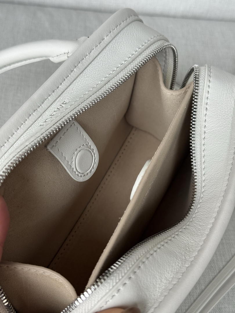 Loewe A039AS4X12  Mini Amazona 180 bag in soft calfskin White