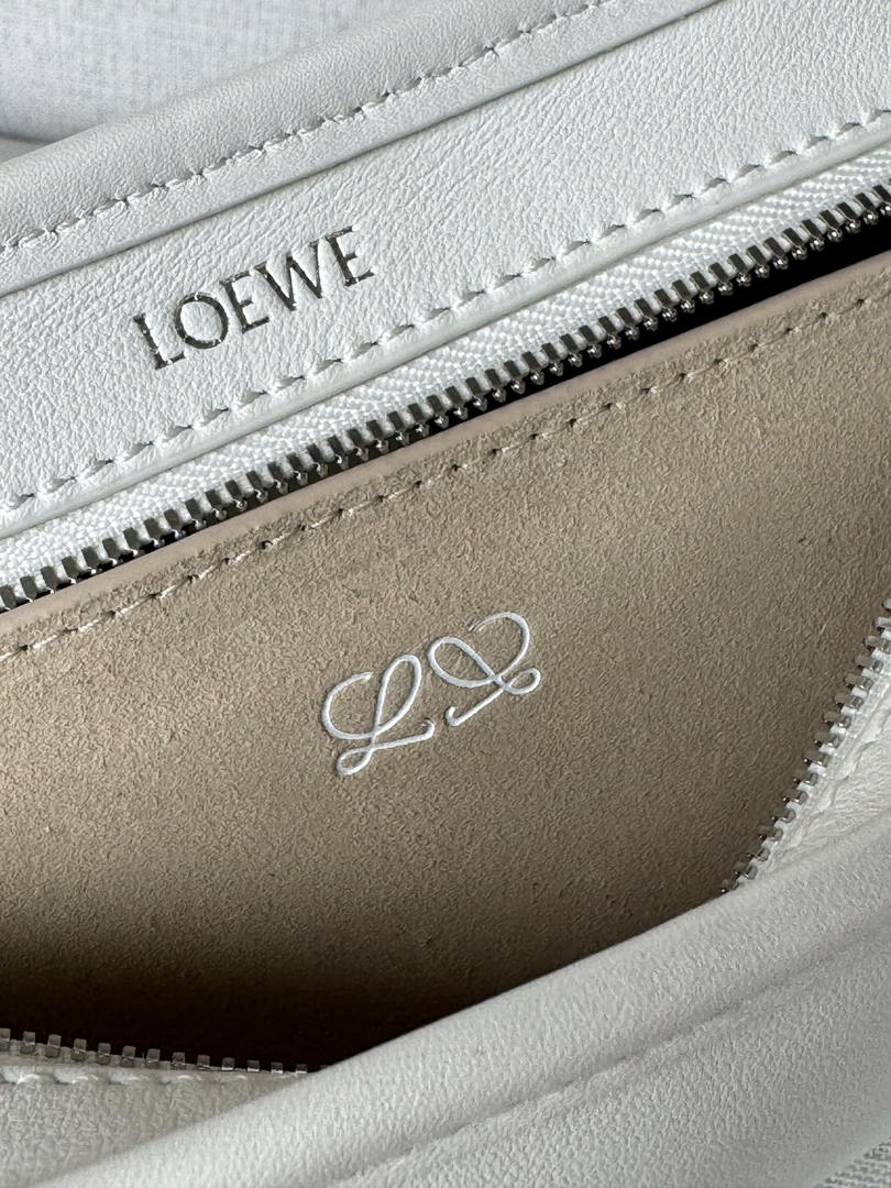 Loewe A039AS4X12  Mini Amazona 180 bag in soft calfskin White