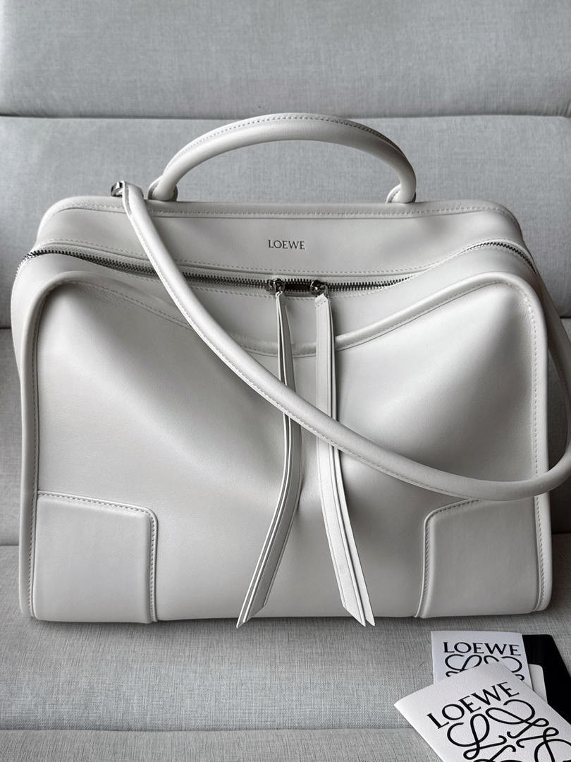 Loewe A039ASRX03 Large Amazona 180 bag in soft calfskin White