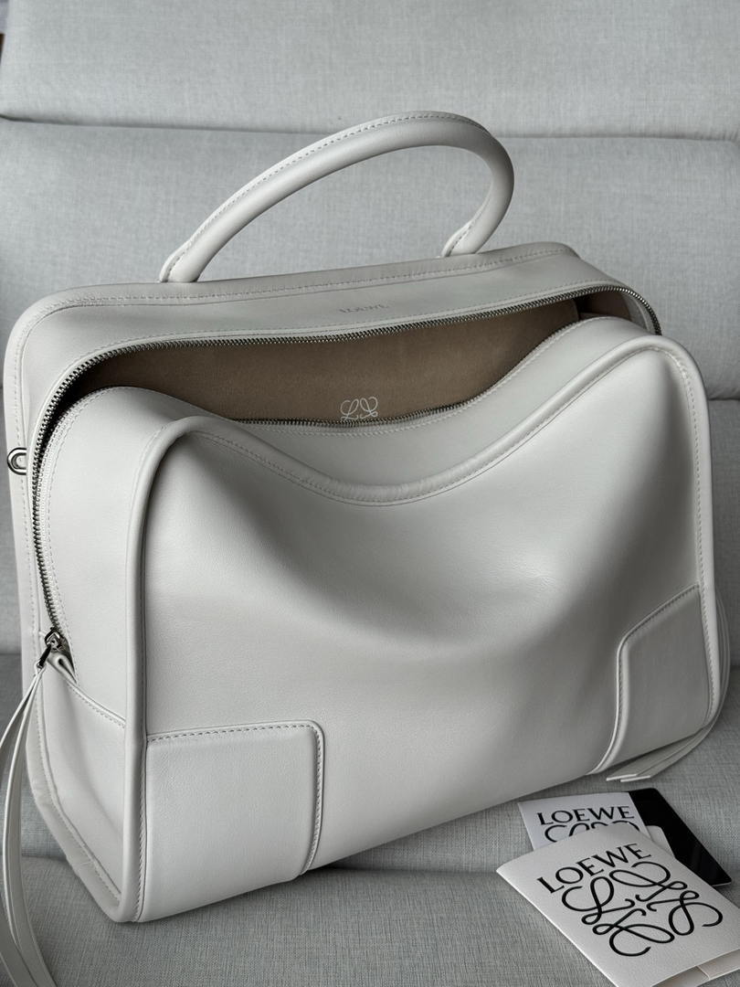 Loewe A039ASRX03 Large Amazona 180 bag in soft calfskin White