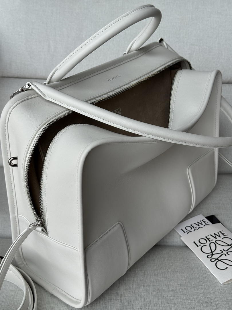Loewe A039ASRX03 Large Amazona 180 bag in soft calfskin White