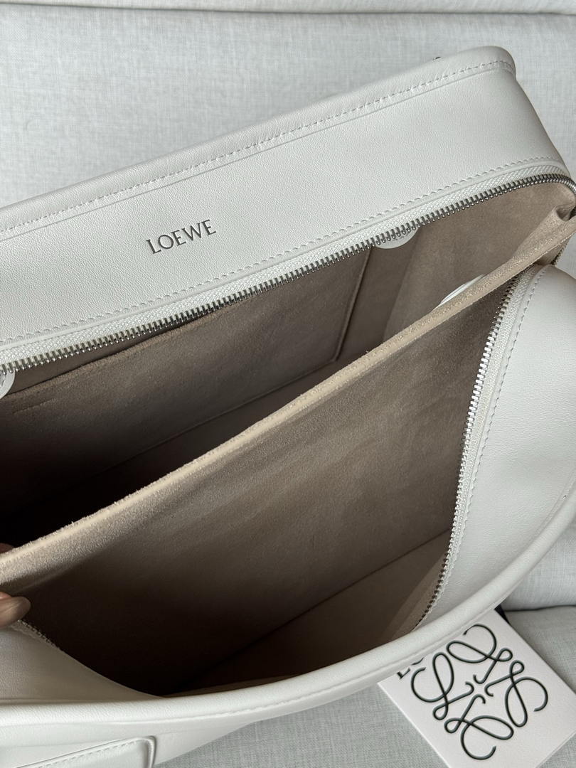 Loewe A039ASRX03 Large Amazona 180 bag in soft calfskin White