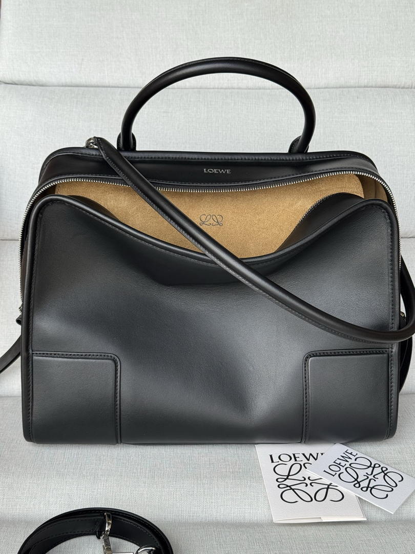 Loewe A039ASRX03 Large Amazona 180 bag in soft calfskin Black