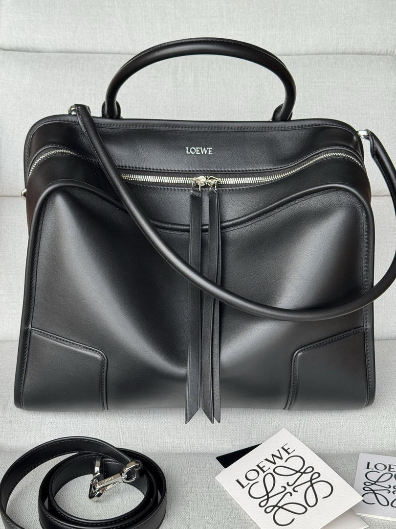 Loewe A039ASRX03 Large Amazona 180 bag in soft calfskin Black