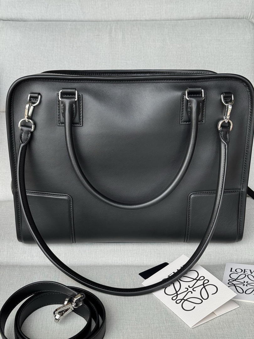 Loewe A039ASRX03 Large Amazona 180 bag in soft calfskin Black