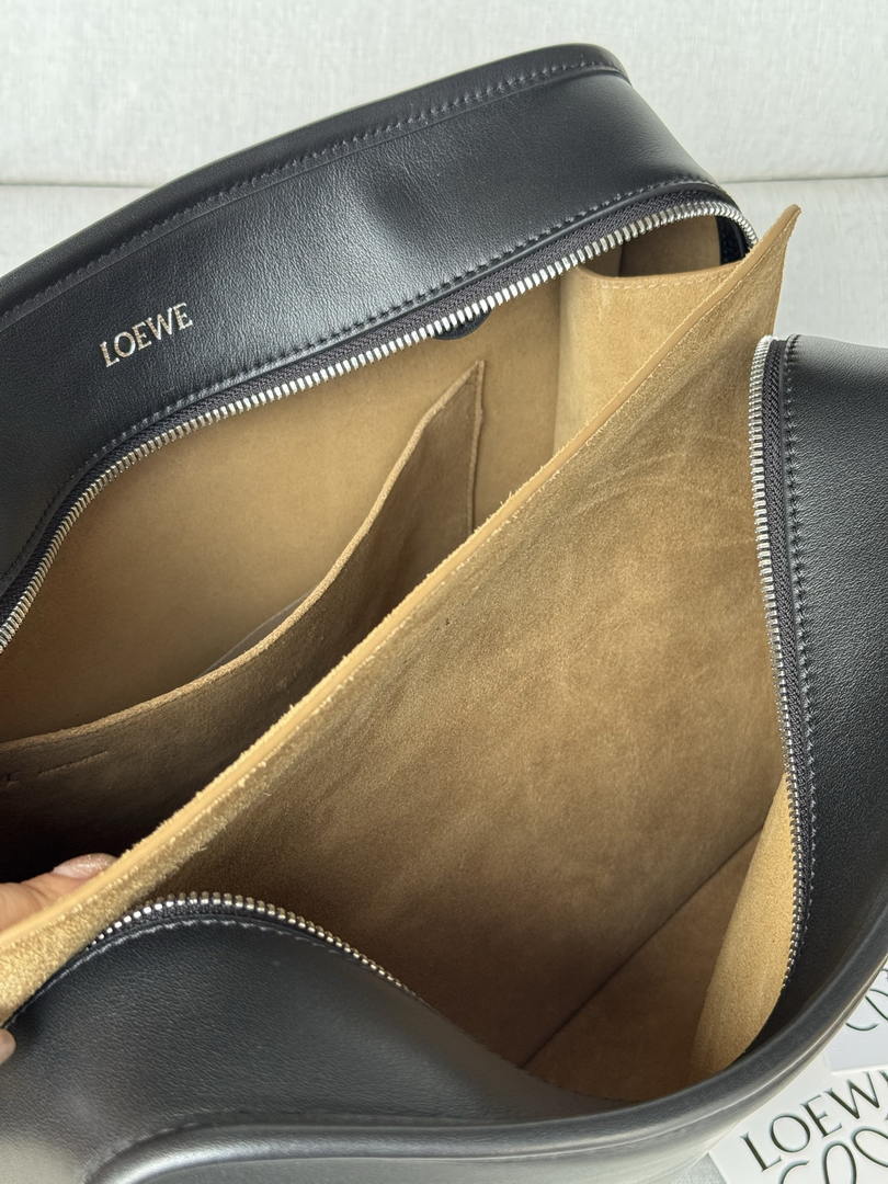 Loewe A039ASRX03 Large Amazona 180 bag in soft calfskin Black