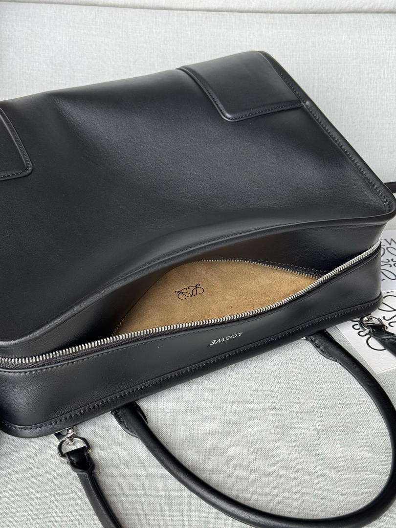 Loewe A039ASRX03 Large Amazona 180 bag in soft calfskin Black