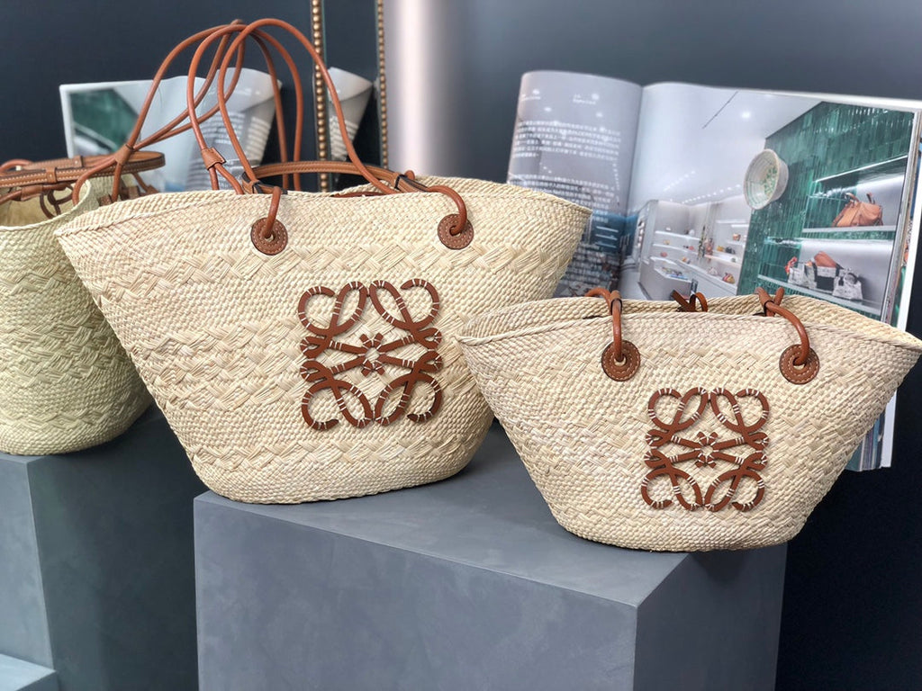 Loewe A223T43X02 Medium Anagram Basket bag in iraca palm and calfskin Natural Tan