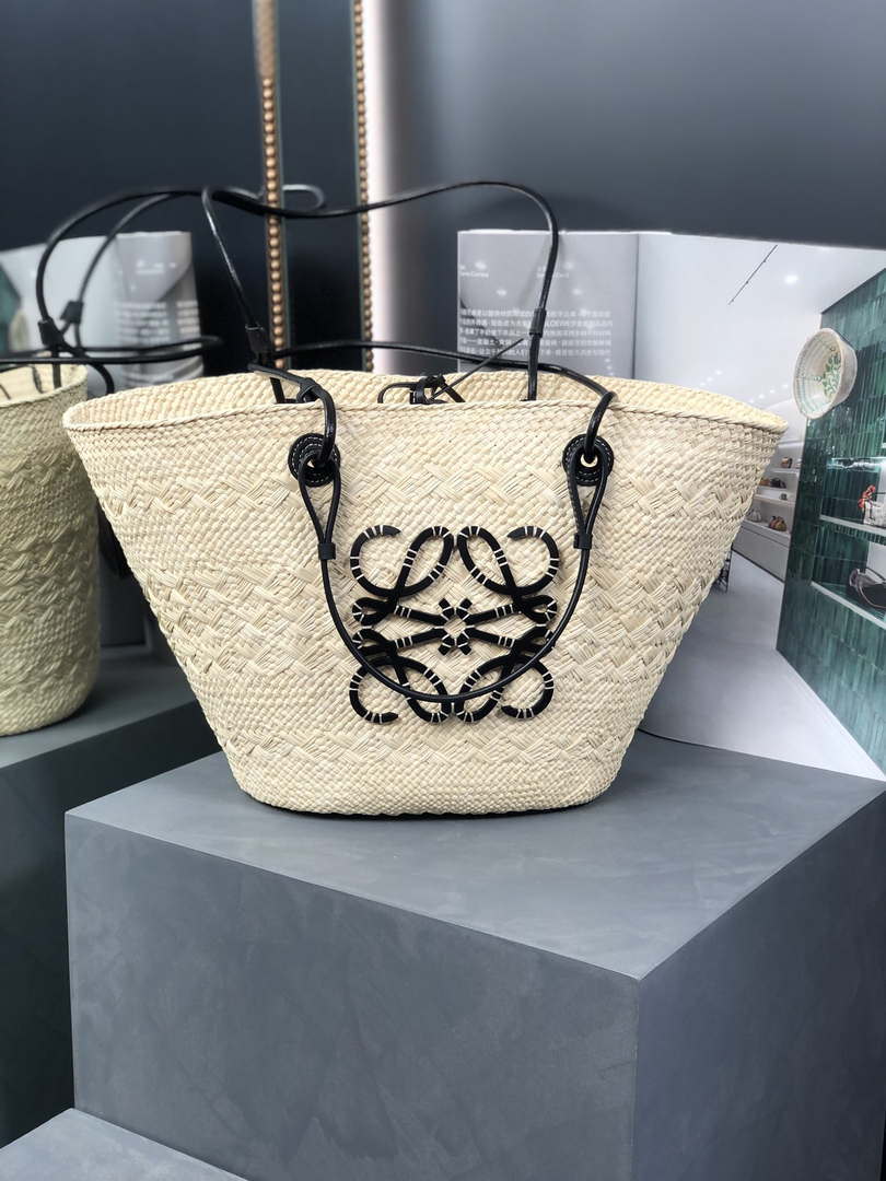 Loewe A223T43X02 Medium Anagram Basket bag in iraca palm and calfskin Natural Black - Default Title - View 1