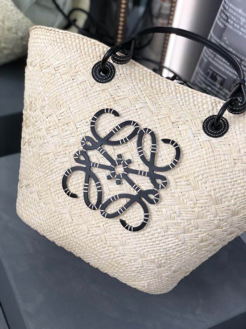 Loewe A223T43X02 Medium Anagram Basket bag in iraca palm and calfskin Natural Black