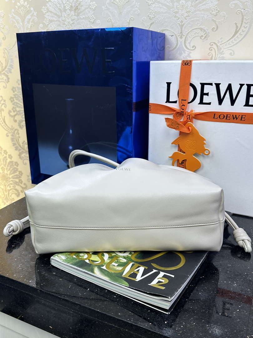 Loewe A411FCRX02 Medium Flamenco purse in mellow nappa lambskin L9020