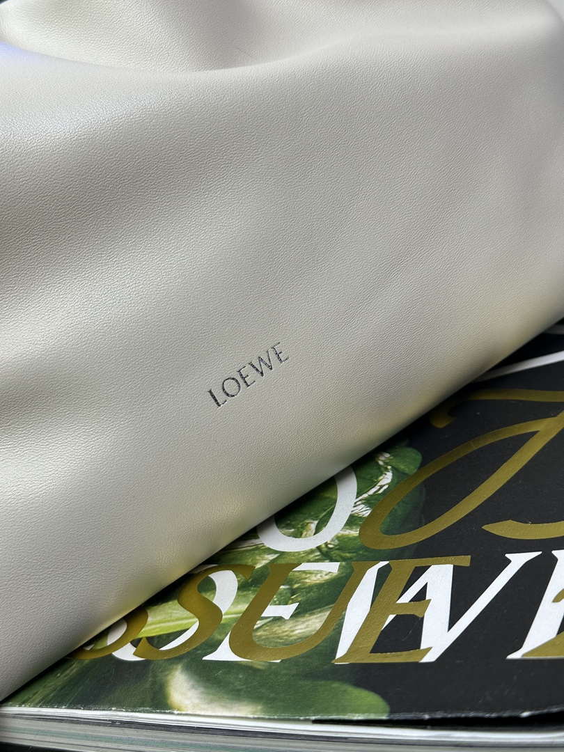 Loewe A411FCRX02 Medium Flamenco purse in mellow nappa lambskin L9020