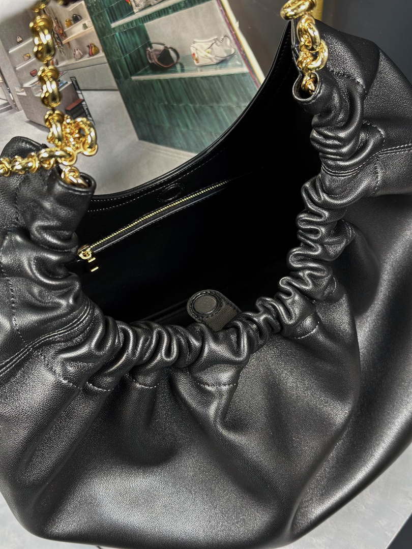 Loewe A914Q37X01 Medium Squeeze bag in nappa lambskin Black