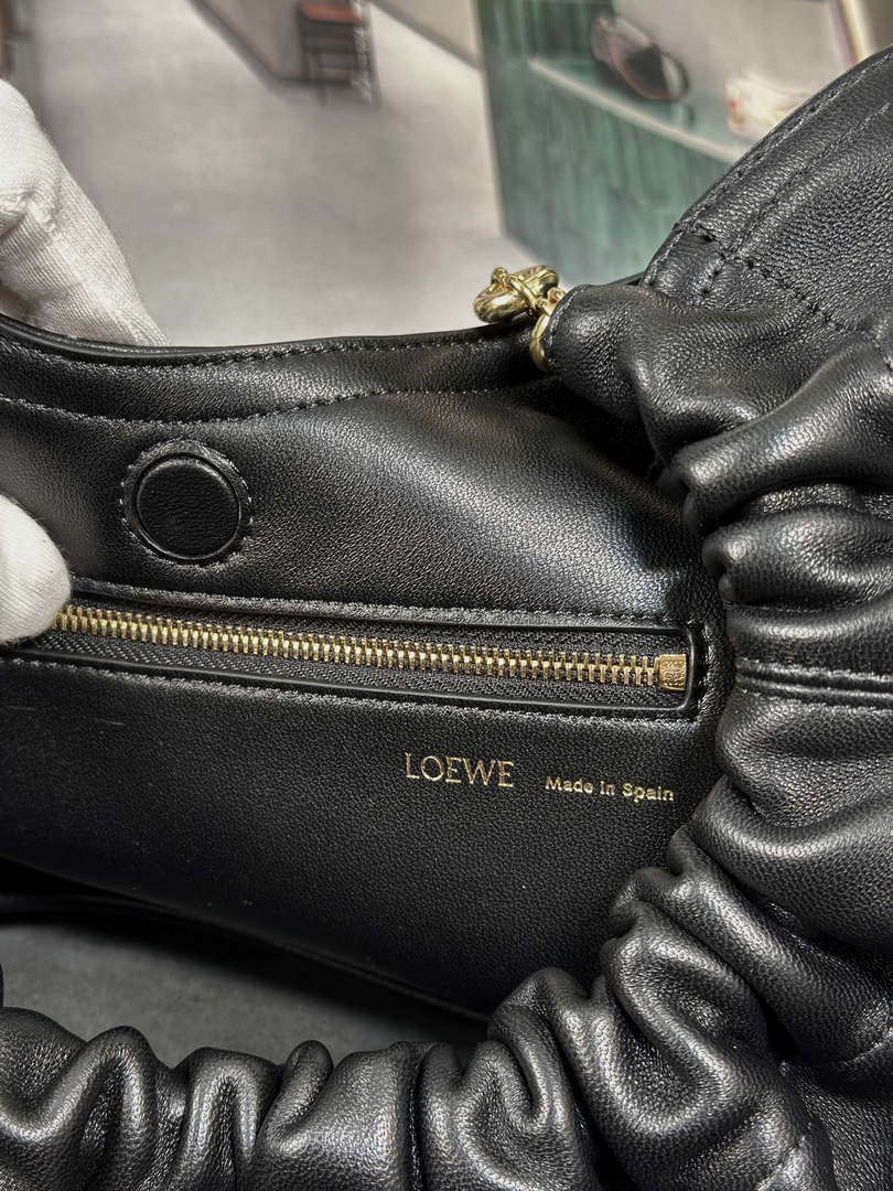 Loewe A914Q37X01 Medium Squeeze bag in nappa lambskin Black