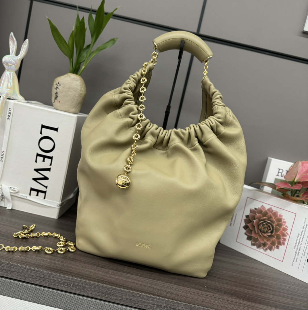 Loewe A914Q37X01 Medium Squeeze bag in nappa lambskin Clay Green - Default Title - View 1
