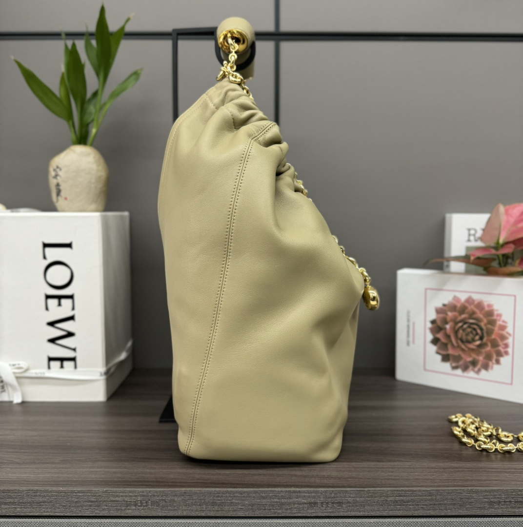 Loewe A914Q37X01 Medium Squeeze bag in nappa lambskin Clay Green