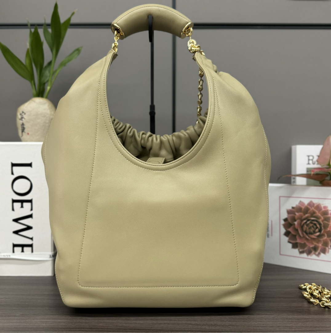 Loewe A914Q37X01 Medium Squeeze bag in nappa lambskin Clay Green - Default Title - View 3