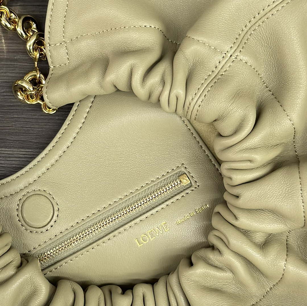 Loewe A914Q37X01 Medium Squeeze bag in nappa lambskin Clay Green