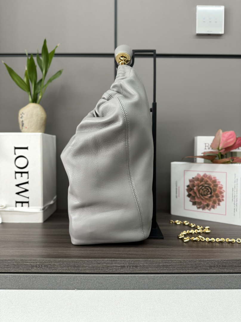 Loewe A914Q37X01 Medium Squeeze bag in nappa lambskin Gray