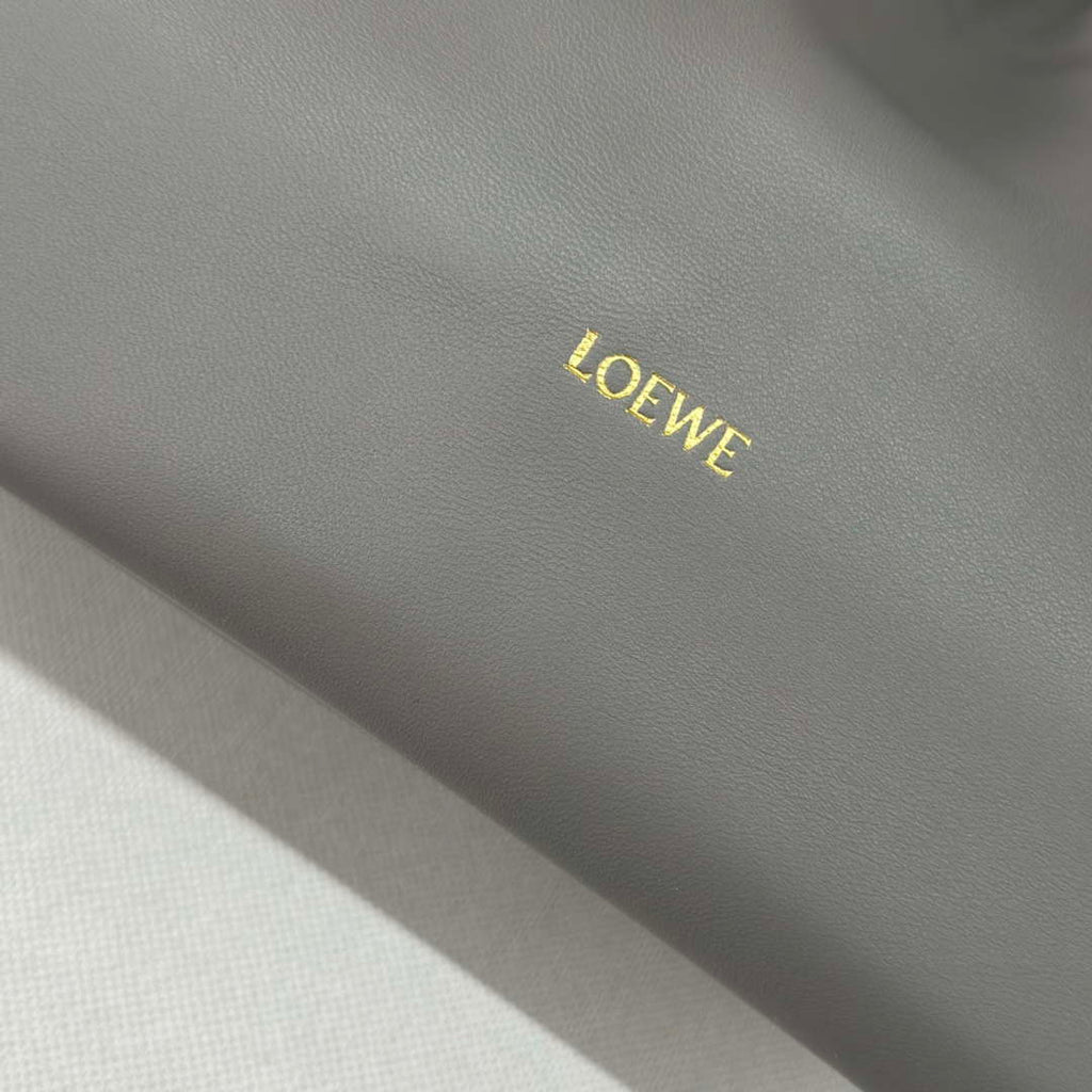 Loewe A914Q37X01 Medium Squeeze bag in nappa lambskin Gray