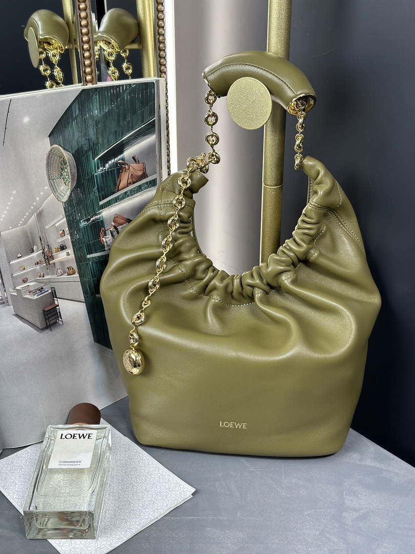 Loewe A914Q37X01 Medium Squeeze bag in nappa lambskin Green - Default Title - View 2