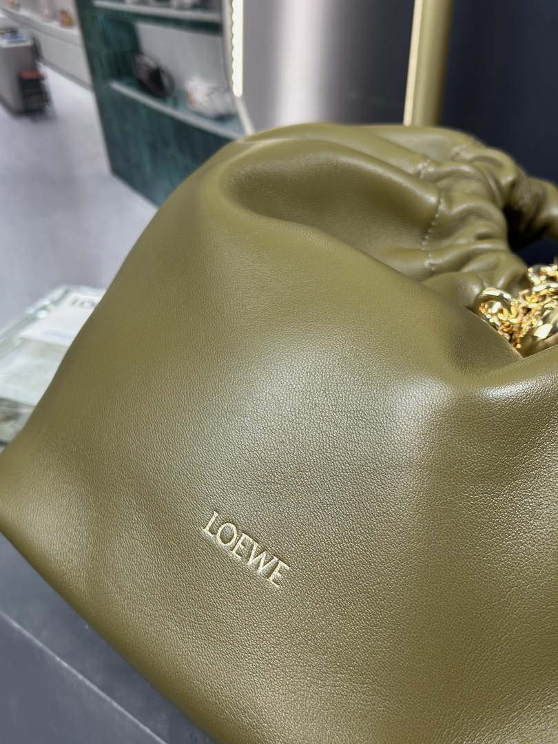Loewe A914Q37X01 Medium Squeeze bag in nappa lambskin Green
