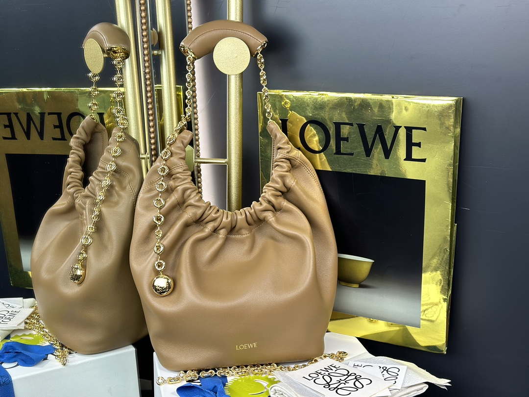 Loewe A914Q37X01 Medium Squeeze bag in nappa lambskin Oak - Default Title - View 1