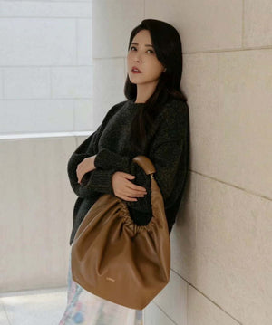 Loewe A914Q37X01 Medium Squeeze bag in nappa lambskin Oak - Default Title - View 3