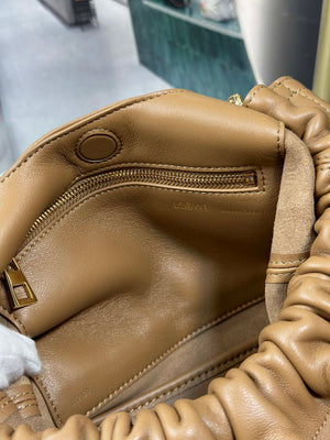 Loewe A914Q37X01 Medium Squeeze bag in nappa lambskin Oak - Default Title - View 9