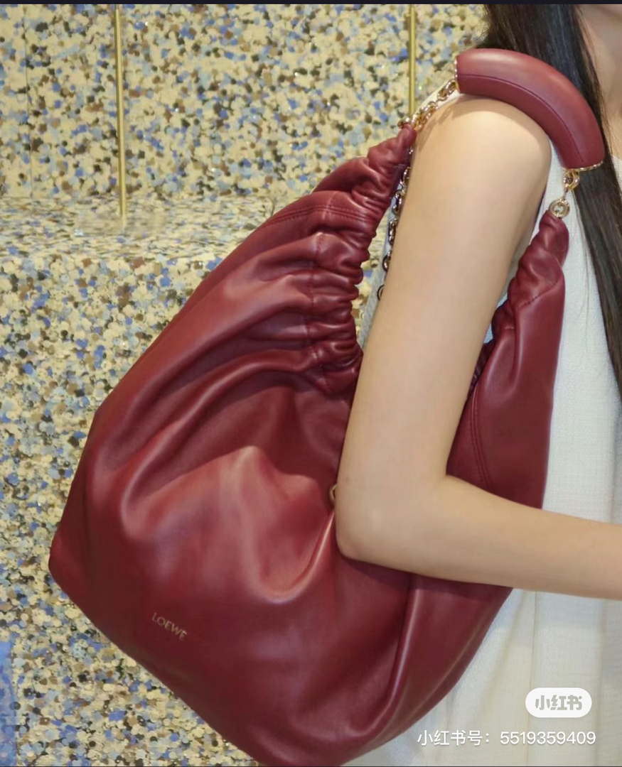 Loewe A914Q37X01 Medium Squeeze bag in nappa lambskin Wine Red