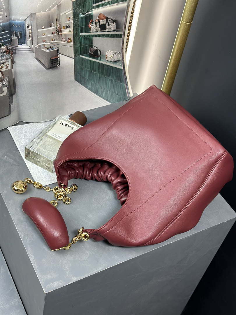 Loewe A914Q37X01 Medium Squeeze bag in nappa lambskin Wine Red
