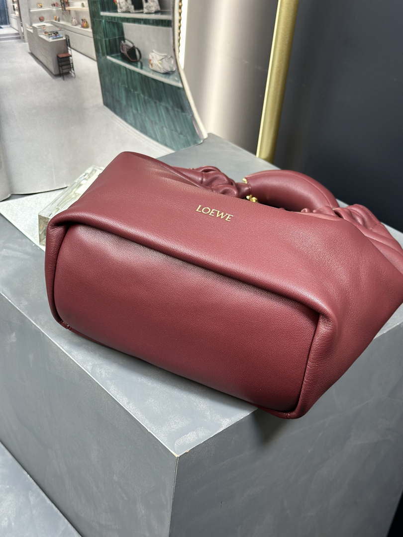 Loewe A914Q37X01 Medium Squeeze bag in nappa lambskin Wine Red