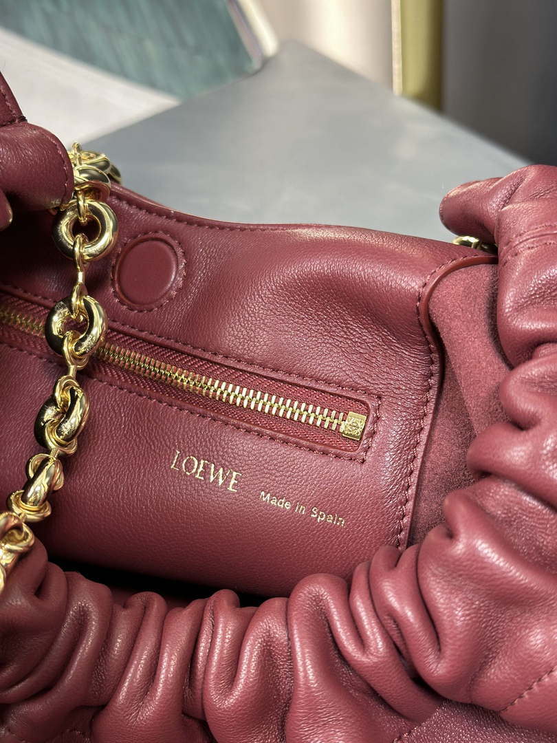 Loewe A914Q37X01 Medium Squeeze bag in nappa lambskin Wine Red