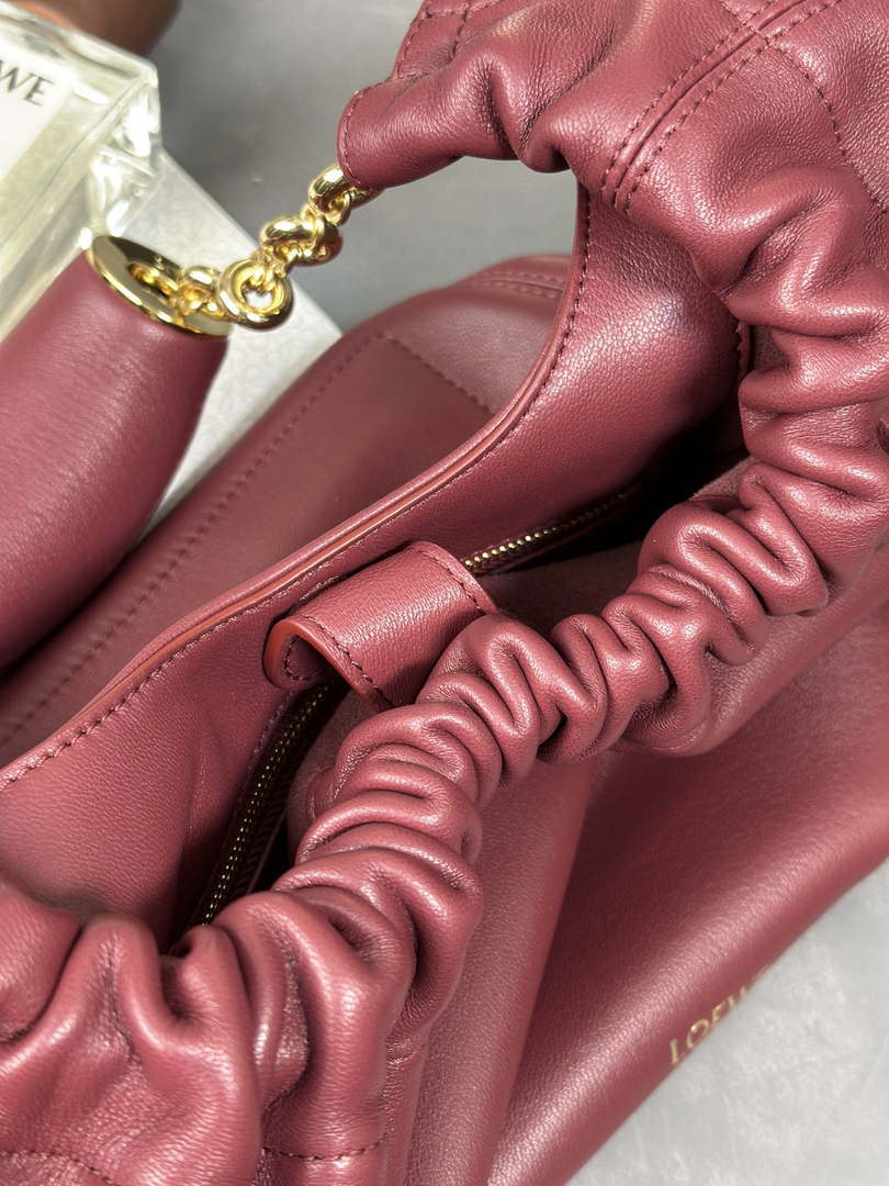 Loewe A914Q37X01 Medium Squeeze bag in nappa lambskin Wine Red