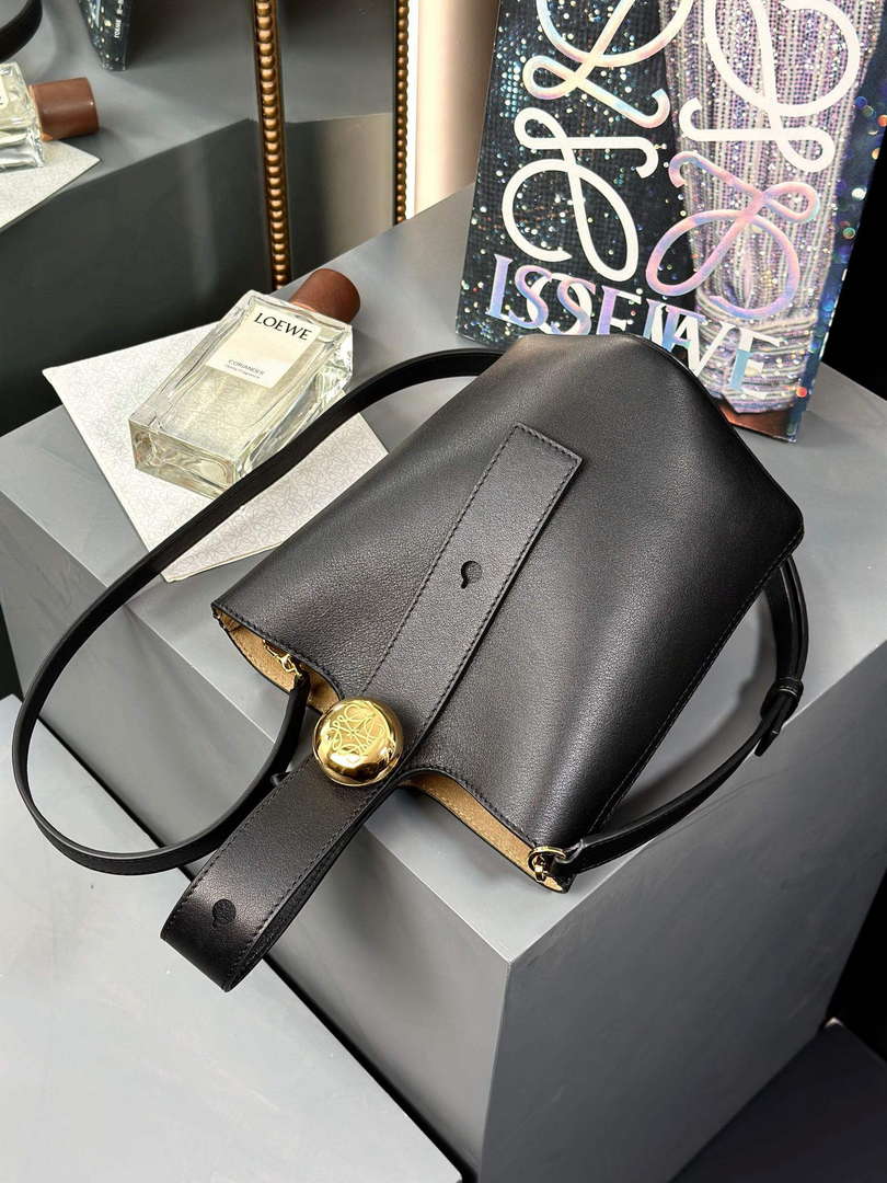 Loewe AANBBBMX01 Mini Pebble Bucket Bag in mellow calfskin Black
