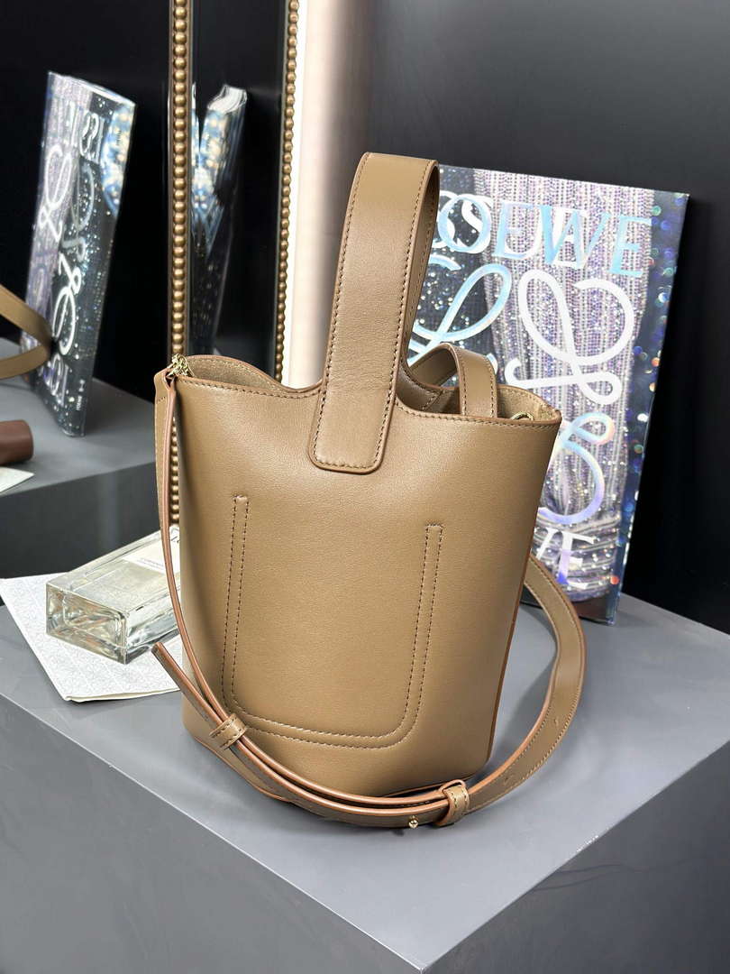 Loewe AANBBBMX01 Mini Pebble Bucket Bag in mellow calfskin Brown